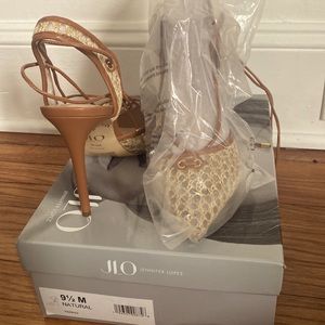 NWOT SPRING INTO SUMMER PUMP